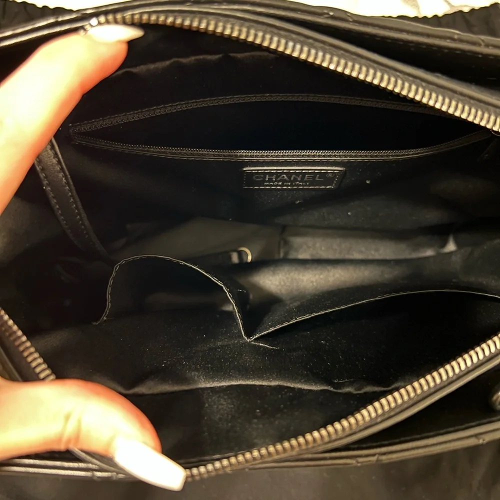 Chanel shoulder handbag with zipper